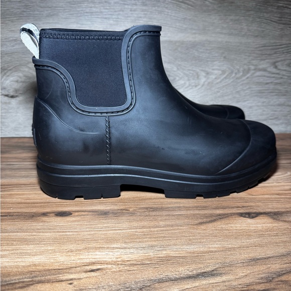 Ugg, droplet rainboot size 11 Women’s 
Pre owned
No box - Picture 1 of 7